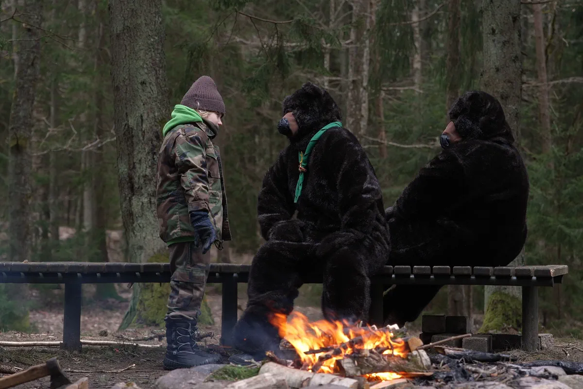 Meškos patarinėja skautui Jurgiui.